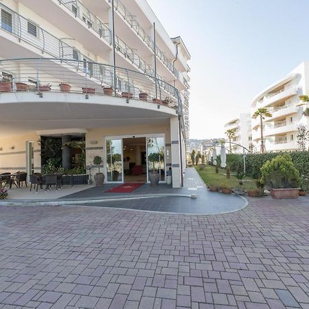Hotel La Ninfea Montesilvano Marina Exteriör bild