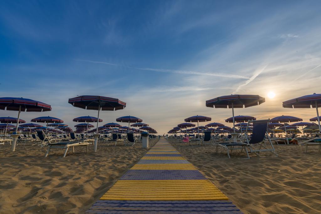 Hotel La Ninfea Montesilvano Marina Exteriör bild