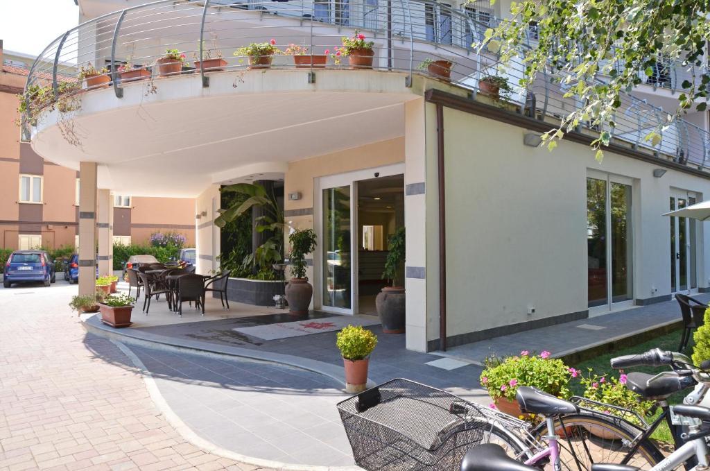 Hotel La Ninfea Montesilvano Marina Exteriör bild