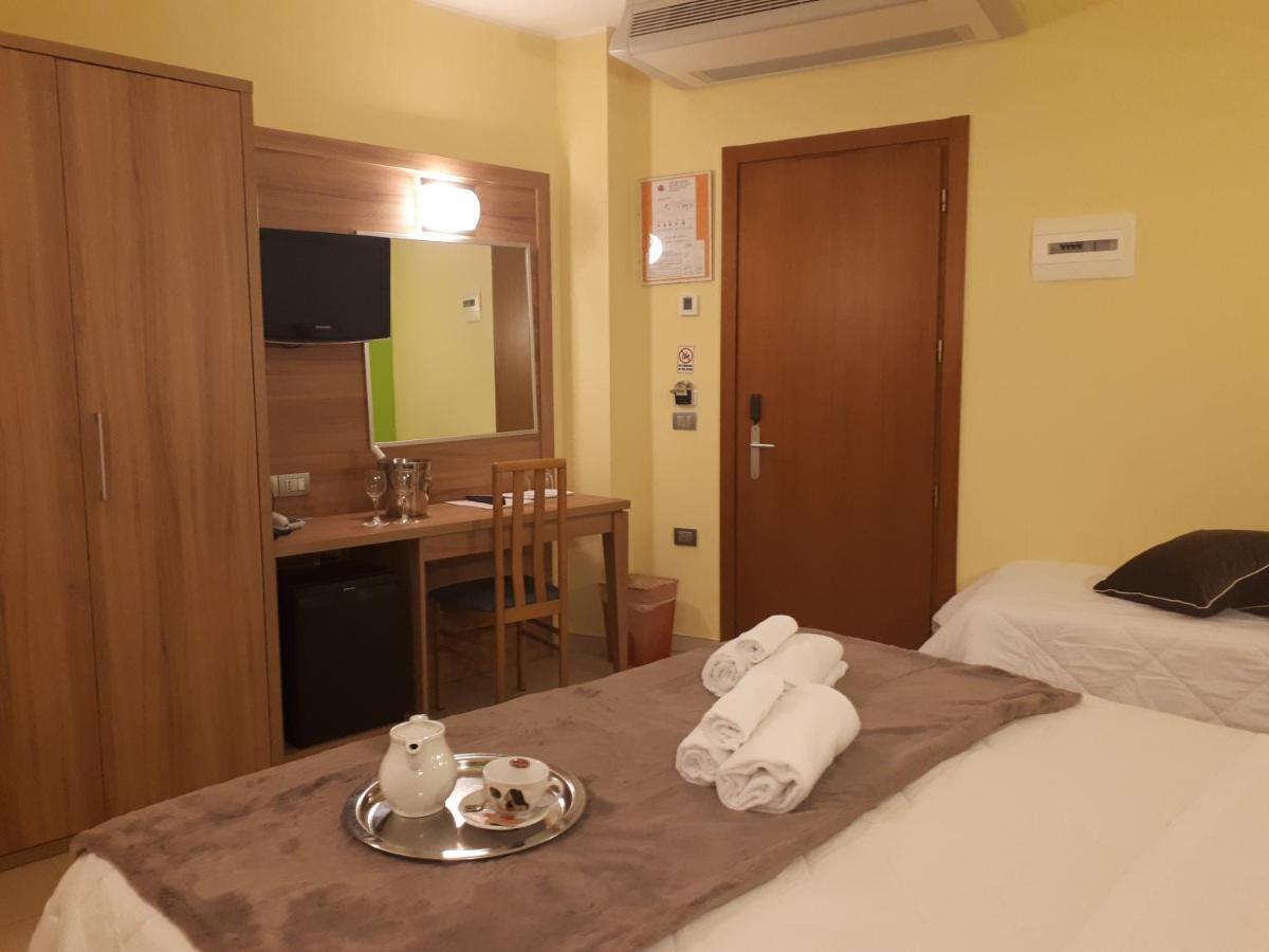 Hotel La Ninfea Montesilvano Marina Exteriör bild