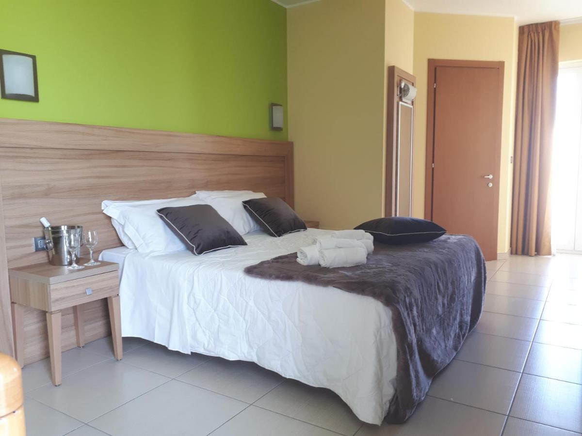 Hotel La Ninfea Montesilvano Marina Exteriör bild