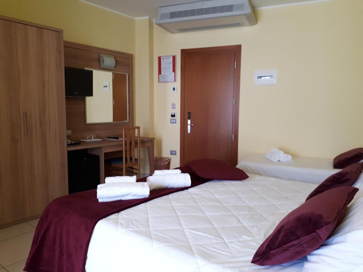 Hotel La Ninfea Montesilvano Marina Exteriör bild