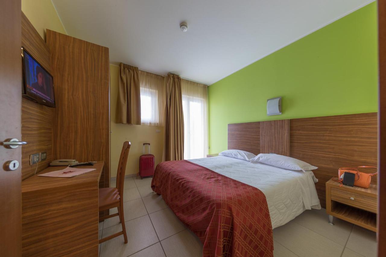 Hotel La Ninfea Montesilvano Marina Exteriör bild