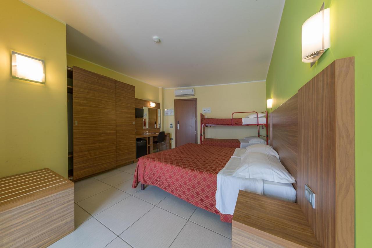 Hotel La Ninfea Montesilvano Marina Exteriör bild